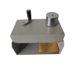 comprare Apparecchiatura di collaudo del tessuto AATCC Crockmeter rotatorio per determinare la stabilità del colore dei tessuti fabbricazione online